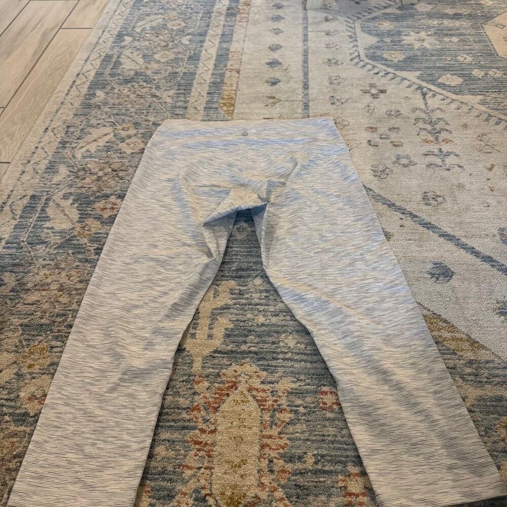 Lululemon Wunder Under Crop (High-Rise) *Luxtreme 21" size 12 - Picture 4 of 5